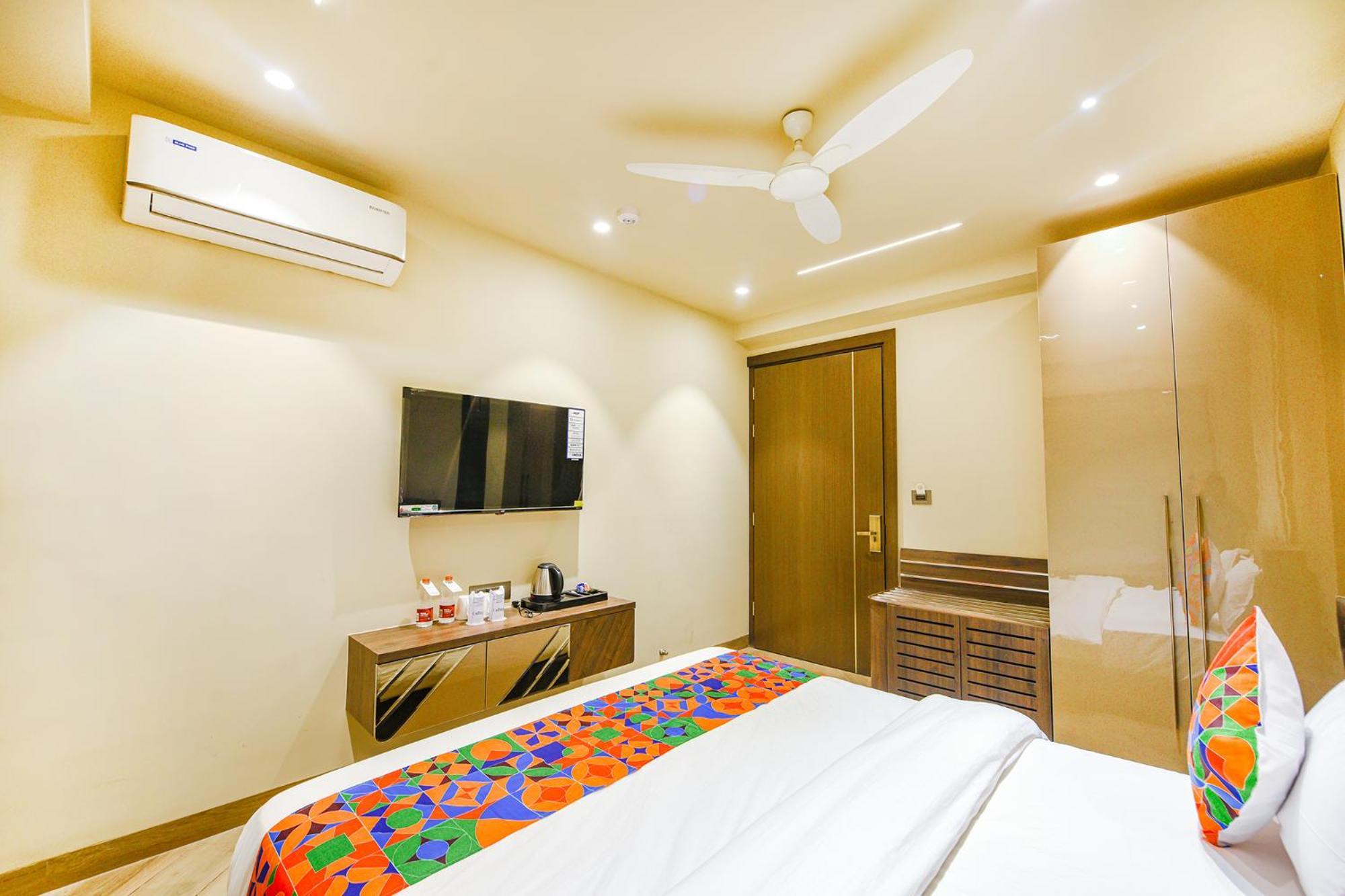 Fabhotel Prime Qotel Janakpuri Delhi  Exterior photo